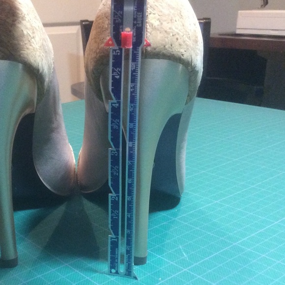 Rachel Roy Emma Raye Rose Peep Toe Heels NWOT - Picture 5 of 5